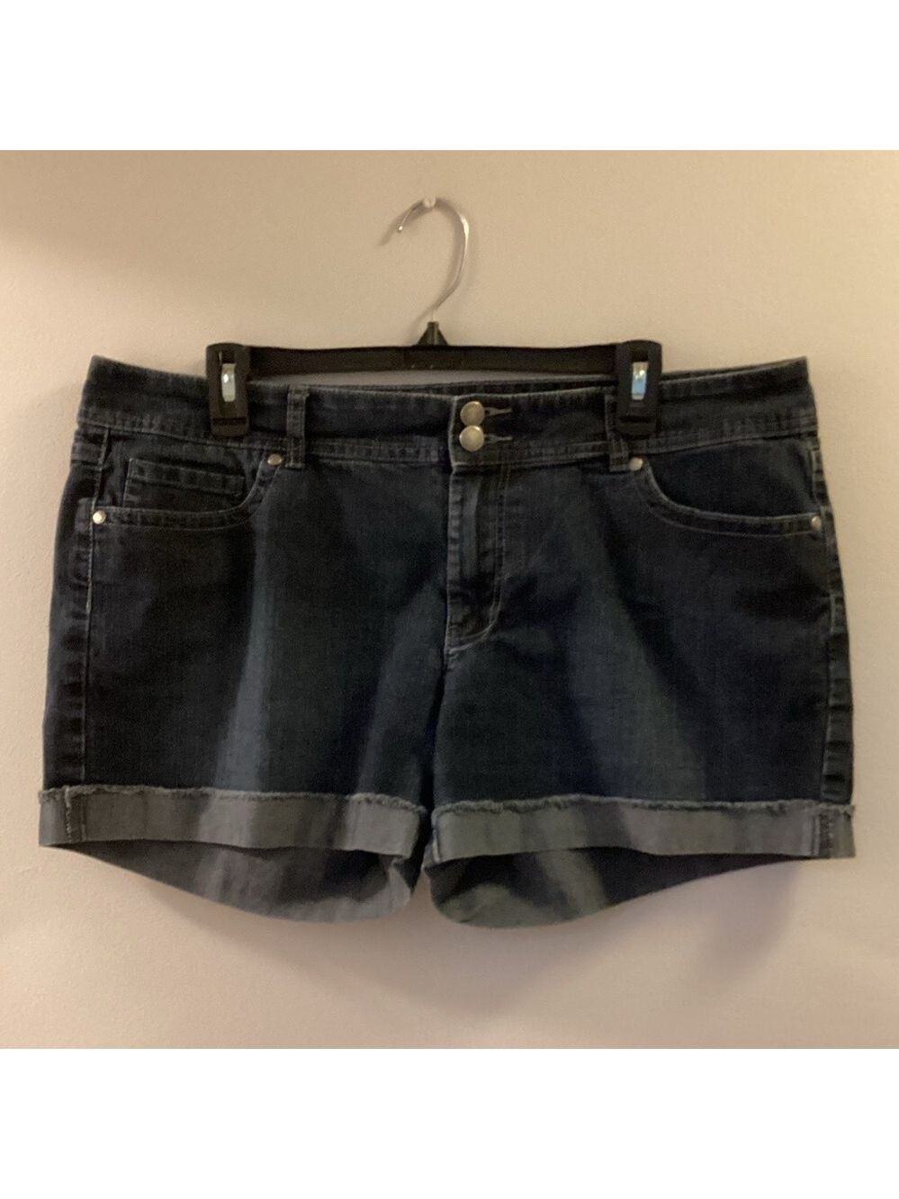 Daisy Fuentes lightweight dark wash denim shorts Woman’s size 14